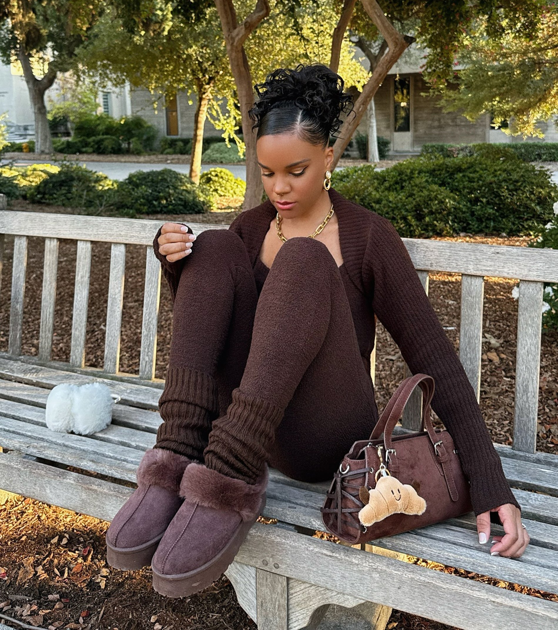 Style made simple with the Cozy Girl Platform Faux Fur Slippers in brown, trendy women’s shoes that take your outfit from basic to bold in one step.